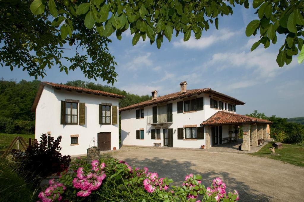 Cascina Il Ginepro Guest House Sinio Luaran gambar