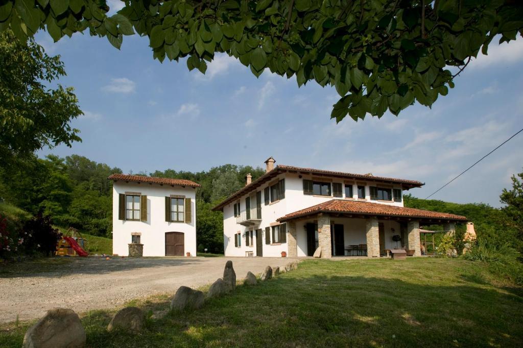 Cascina Il Ginepro Guest House Sinio Luaran gambar