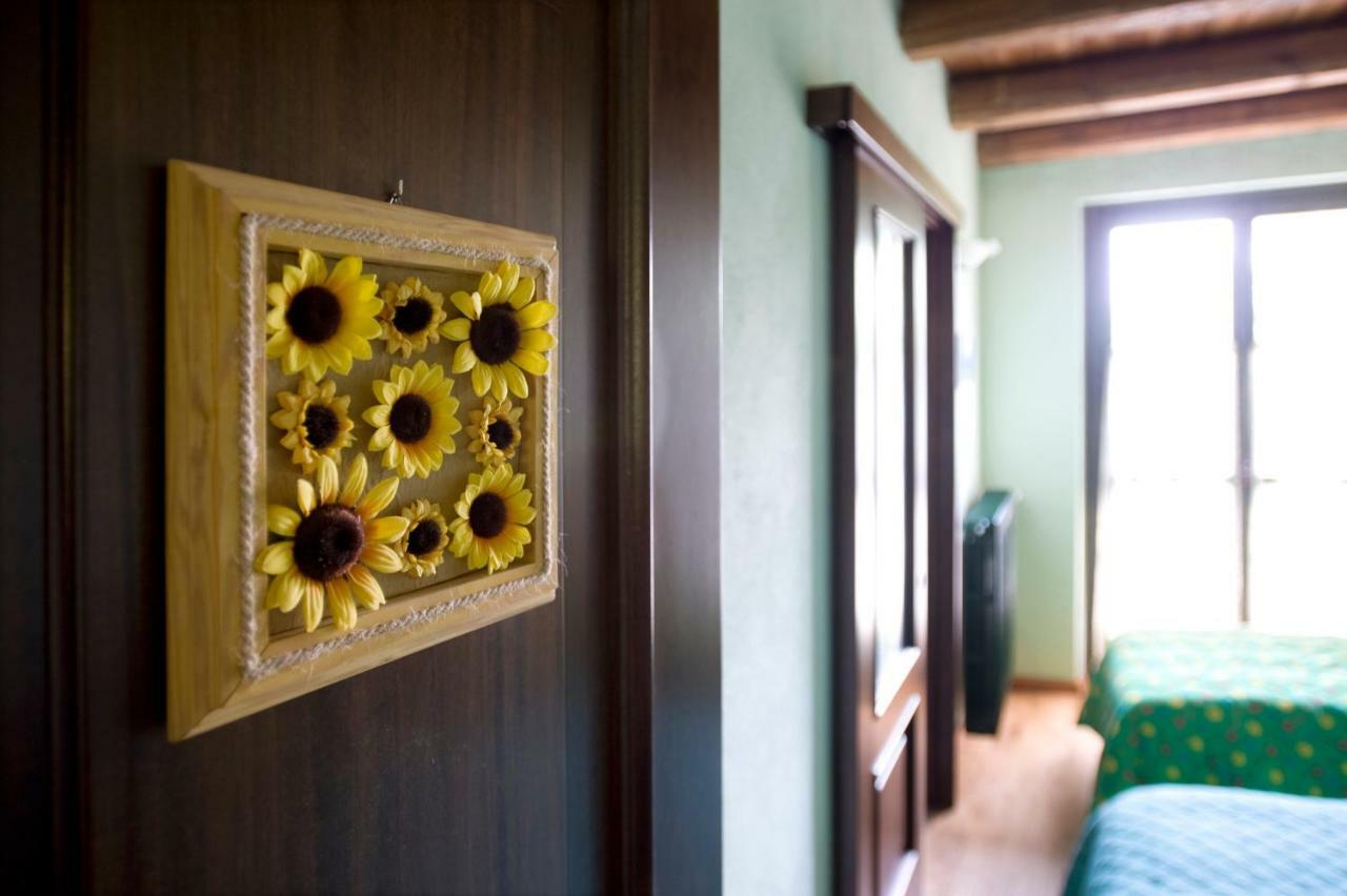 Cascina Il Ginepro Guest House Sinio Luaran gambar